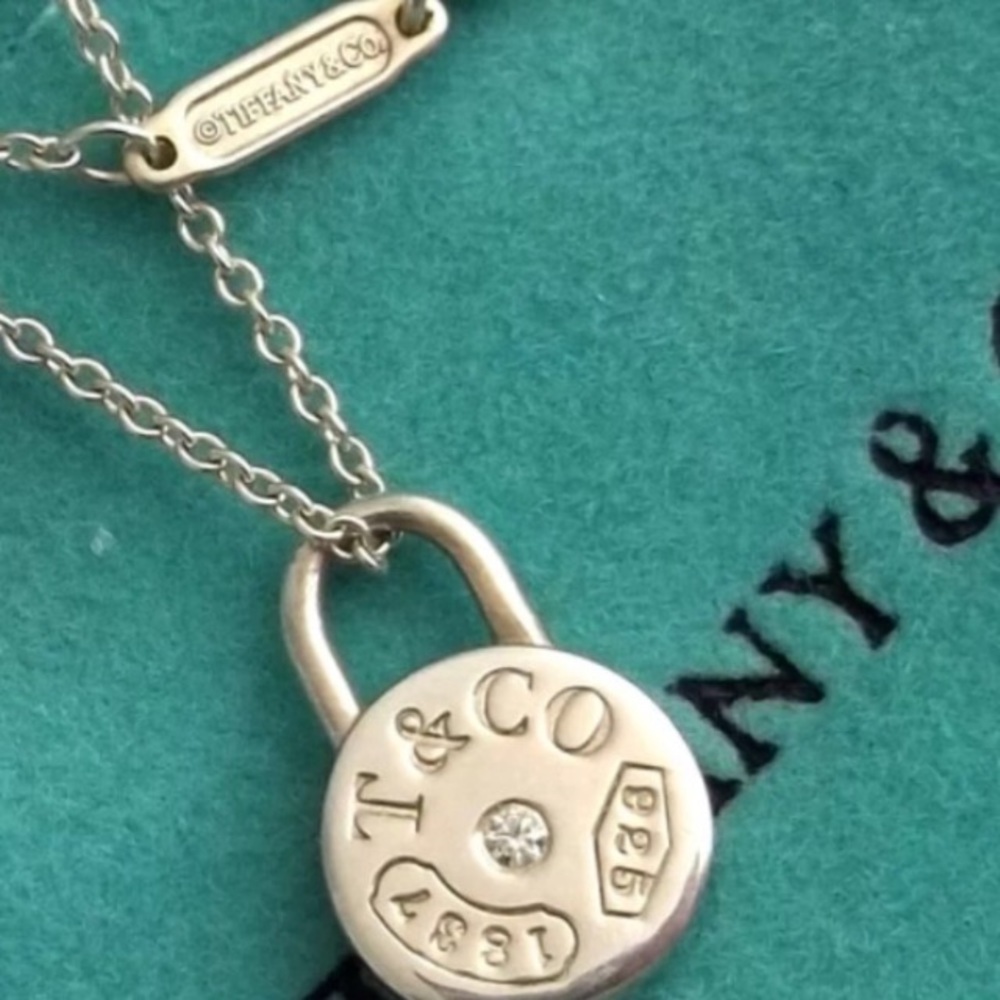 Tiffany’s necklace with diamond💎
